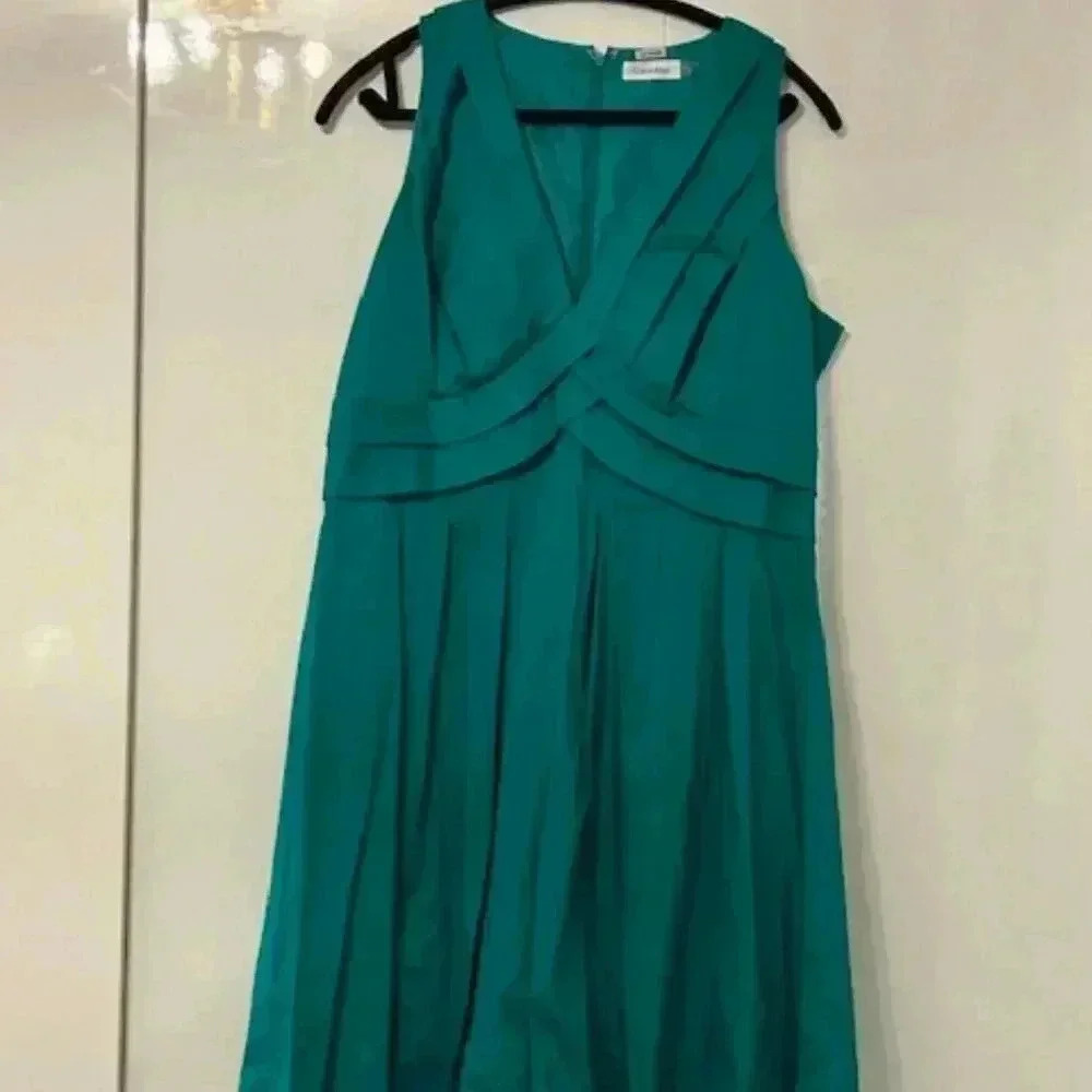 Calvin Klein Size 14 Teal  Dress with Detailed V-neck